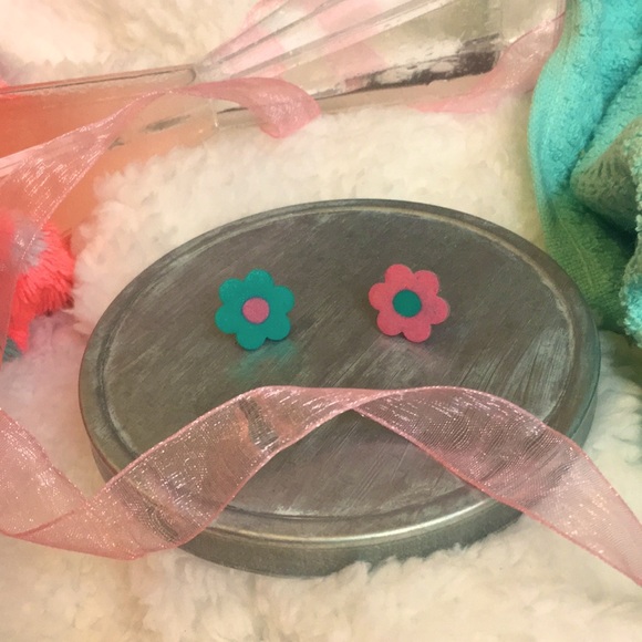 Pink and teal flower earrings - Picture 3 of 6